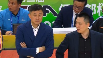 伟德体育app-果然遭3杀！广东惨负上海无缘4强，杜锋弃用强援，奎因空砍37+14
